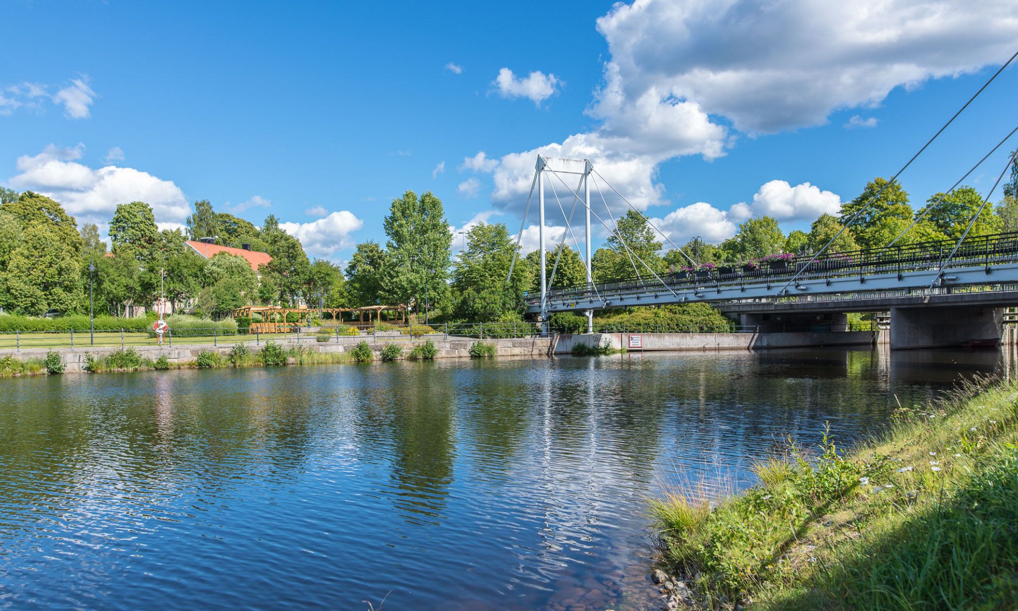 Bridge over water in Smedjebacken